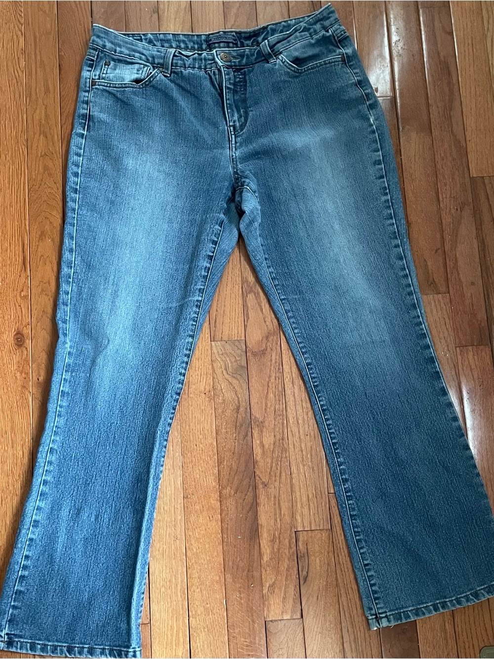 Bandolino Women’s Size 12 Bootcut Jeans Medium Wash Embroidered Pocket Y2K